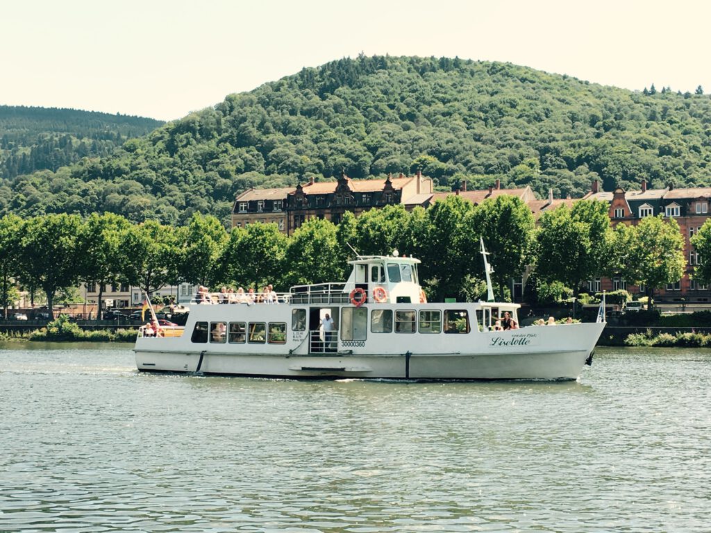 Ferienwohnungen Heppenheim Das schiefe Haus, Neckarschiff Heidelberg