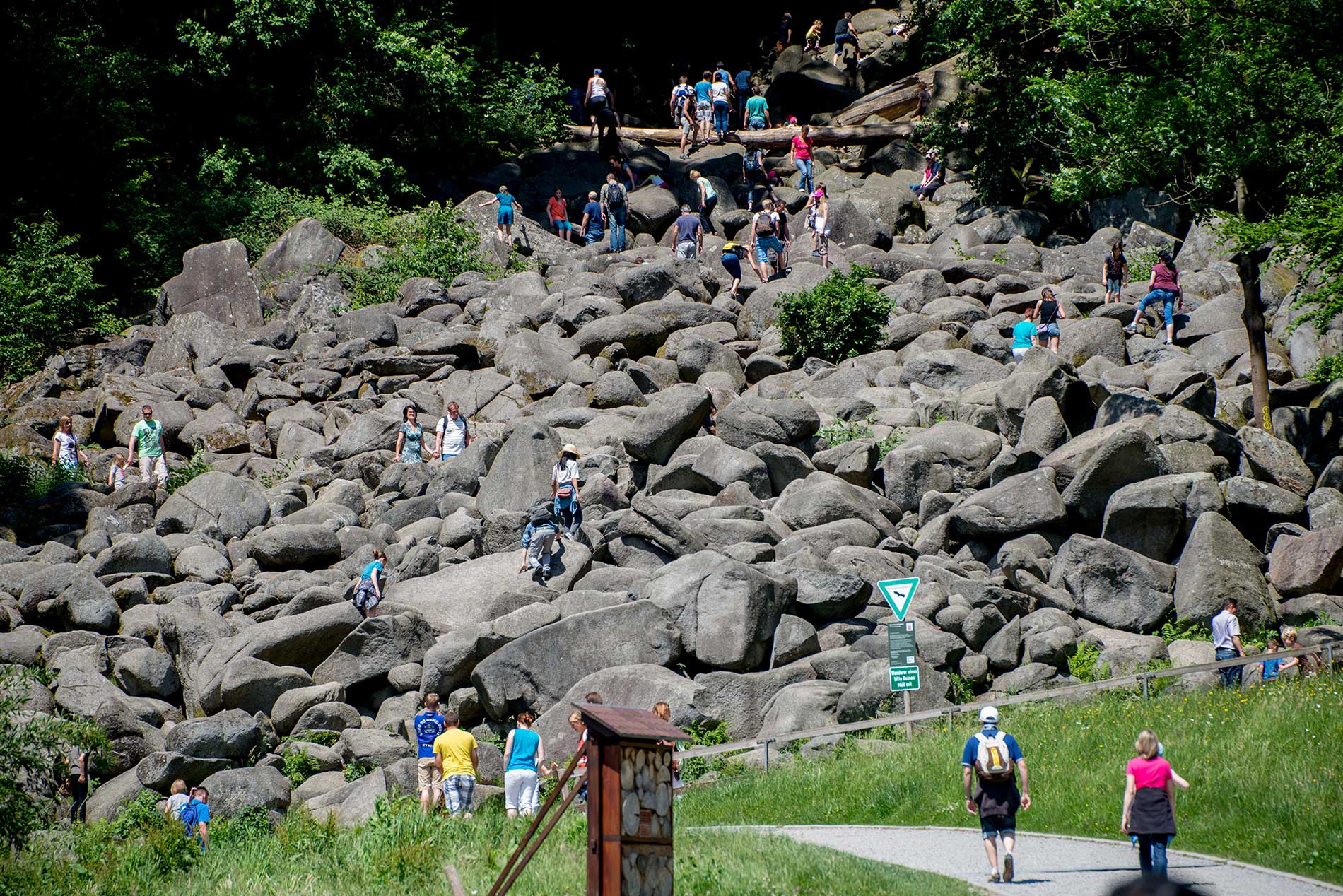 Felsenmeer bei Heppenheim. Ferienwohnungen Das schiefe Haus